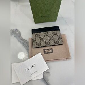 Never used Gucci Beige Brown GG Canvas Card Holder with Black Leather Trim
